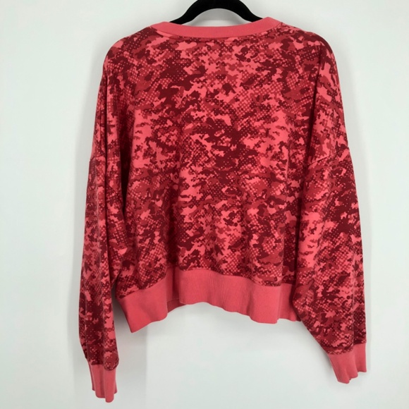 Under Armour‎ Womens Sweatshirt L Pink Camo Artsy  Loose Oversized Pullover Boxy - Picture 7 of 12